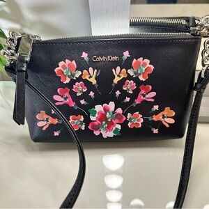 🌺 Calvin Klein floral-print small crossbody bag 💼